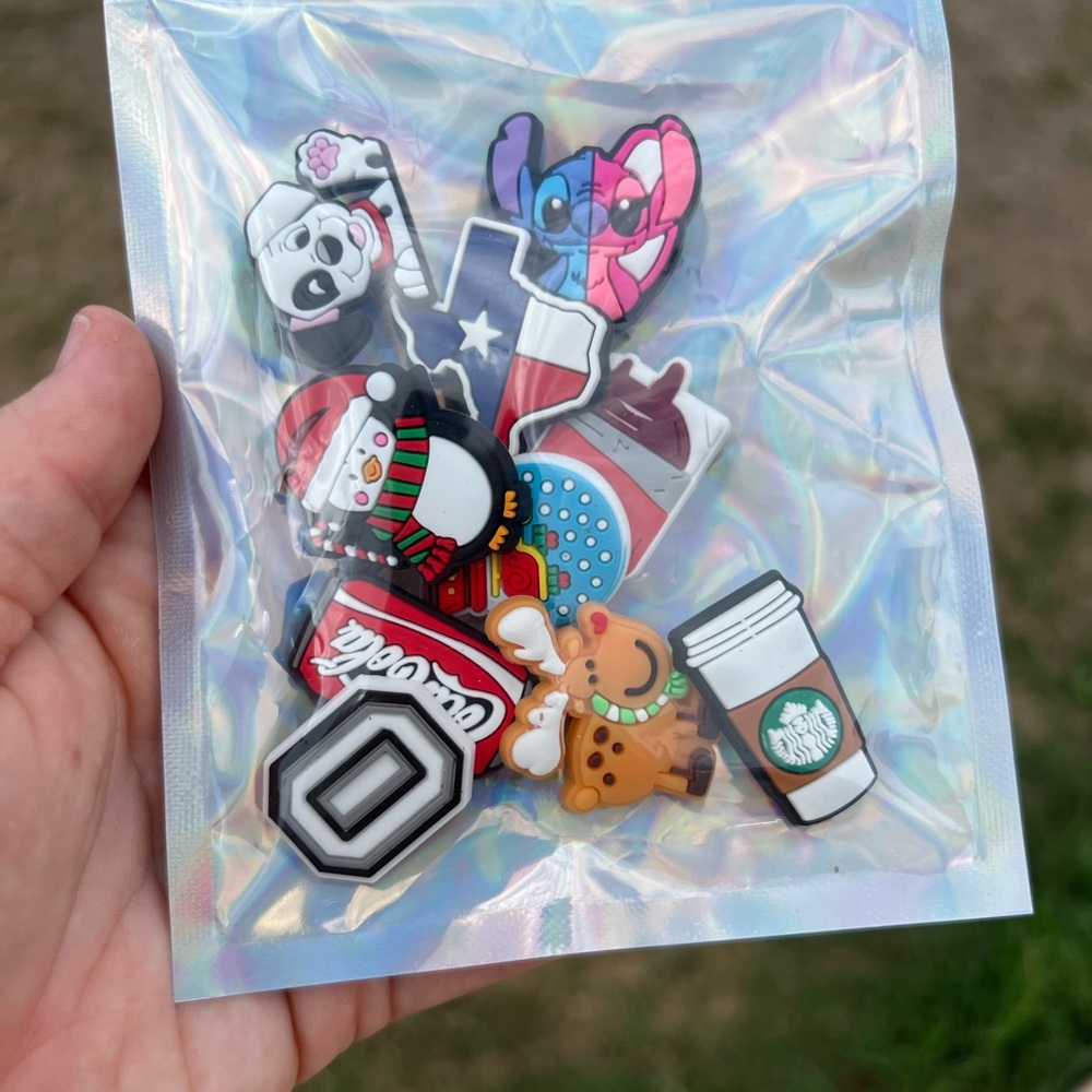 Jibbitz Holiday Bundle